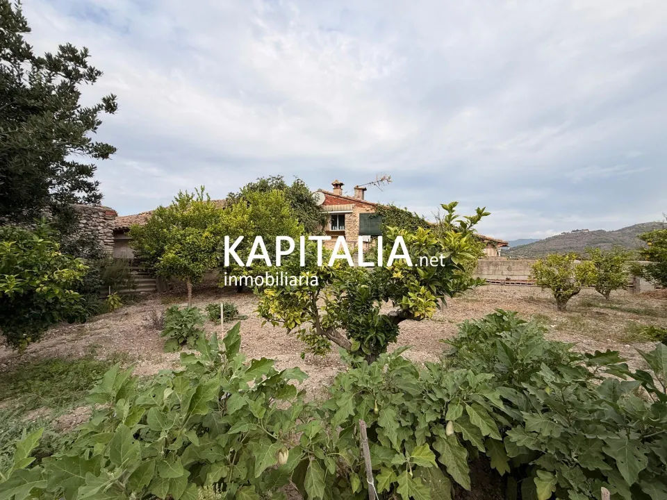 Casa de pueblo con jardin privado en Benialfaqui