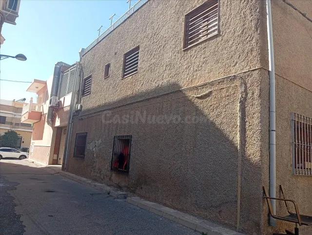 SE VENDE LOTE DE 5 PISOS + 2 TRASTEROS OKUPADOS en Calle SAN - foto 3