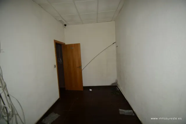¡¡ OPORTUNIDAD DE NEGOCIO !! Amplio local comercial en venta, 270 m2. de superficie en el centro de Orihuela. — 11