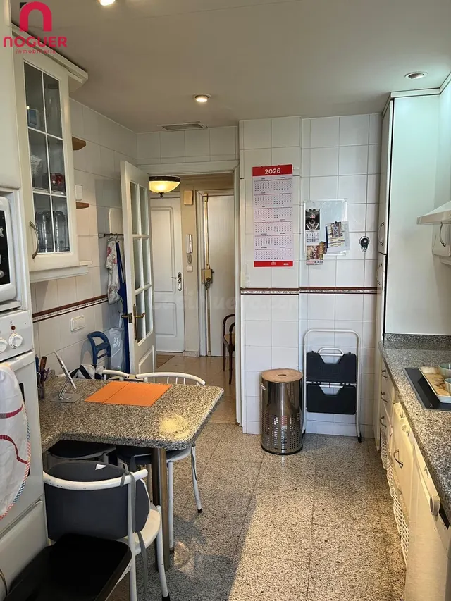 PISO ZONA ZOCO DE CUATRO DORMITORIOS , DOS BAÑOS , TERRRAZA Y  ASCENSOR — 5