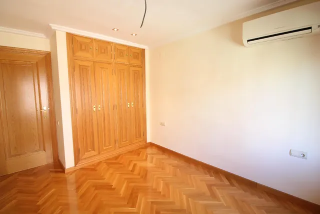 EXCLUSIVA VIVIENDA DE CASI 200M2, REFORMADA A ESTRENAR Y A POCOS PASOS DEL CAUCE DEL TURIA — 41