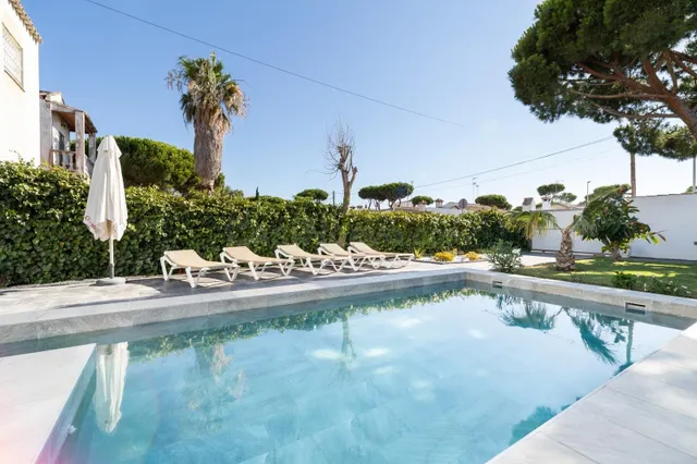 Chalet independiente con piscina completamente renovado - foto 4