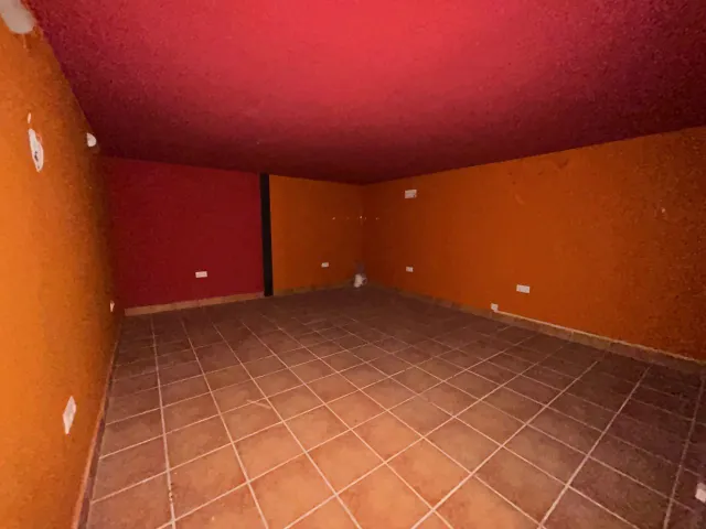 Local comercial 140m² en venta - Villamartin — 21