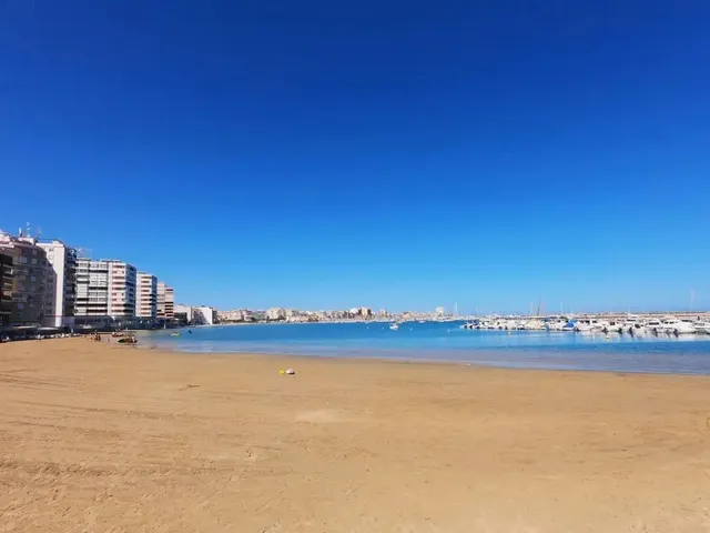 Fantastica vivienda con vistas al mar con piscina comunitaria, ideal para familias — 32