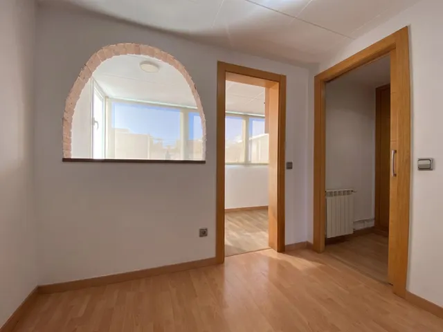 ÁTICO EXTERIOR CON TERRAZA, LUZ NATURAL Y PRIVACIDAD EN L’HOSPITALET — 23