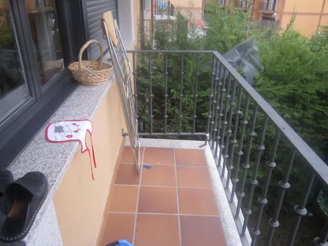 SE VENDE CHALET ADOSADO SEMINUEVO, 4 HAB., GARAJE DOBLE ,PATIO. PARA ENTRAR A VIVIR — 8