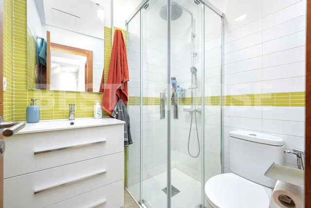 Casa Pareada Triplex con Energía Solar y Piscina Privada - foto 5