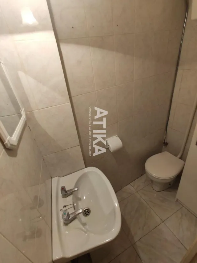 LOCAL COMERCIAL EN VENTA EN ZONA CÉNTRICA. — 12