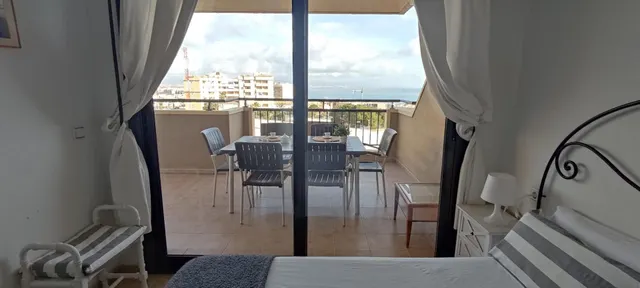 ALQUILER DE MAGNIFICO PISO CON VISTAS AL MAR — 10