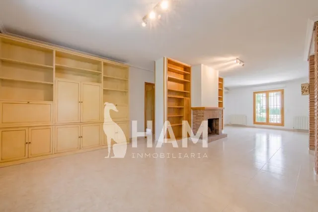 Casa en una planta con pabellón de invitados, piscina y garaje – Parcela 1.180 m2 — 23