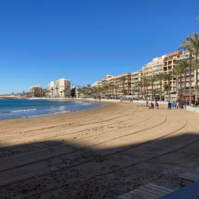 FANTASTICO APARTAMENTO EN EL CENTRO DE TORREVIEJA, IDEAL PARA PAREJAS O PERSONAS SOLTERAS — 24