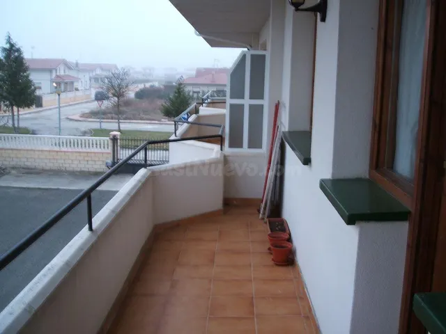 ¡Oportunidad Única en Medina de Pomar! Piso con Terraza y Pi - foto 2