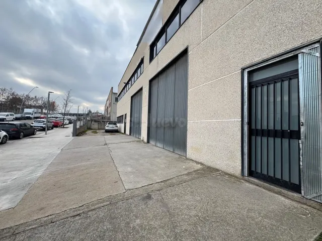 Espectacular nave industrial aislada de 2200 m2 sobre parcel