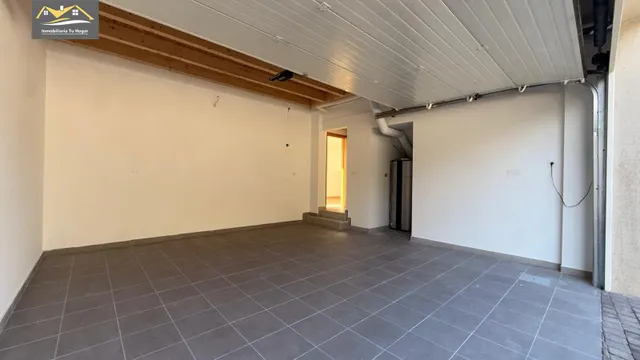 Chalé adosado, con terraza 30m , jardín 70m , garaje para 2 coches. 5 habitaciones. 3 baños. Cocina salón comedor de 35 m2. Magnificas vistas. Muy soleados — 10