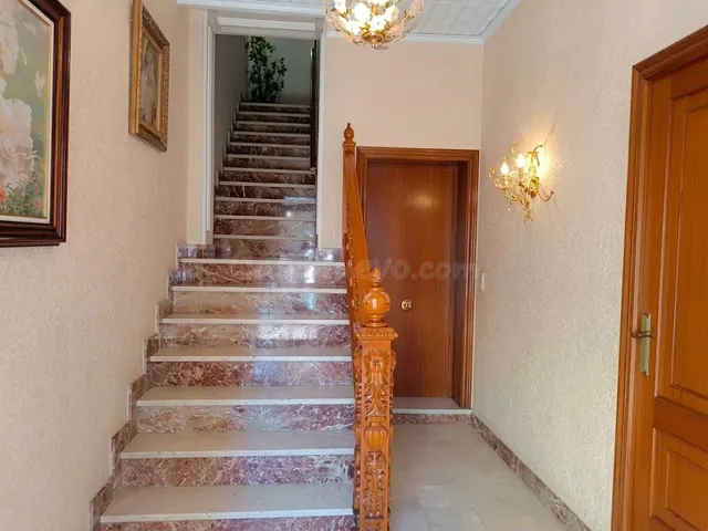 Gran casa de 284 m2 en pleno centro de Carcaixent - foto 3