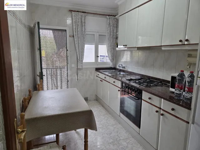 SE VENDE CASA UNIFAMILIAR CON GARAJE Y JARDÍN - foto 3