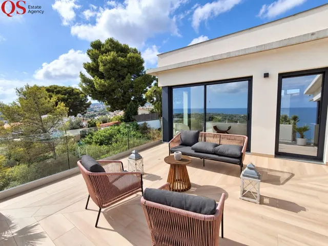 Villa contemporánea con piscina y vistas panorámicas al mar en Cunit — 13