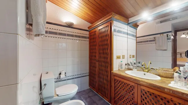 MAITINO AMPLIO CHALET CON PISCINA, PISTA DE TENIS CON VESTUARIOS Y BARBACOA — 37