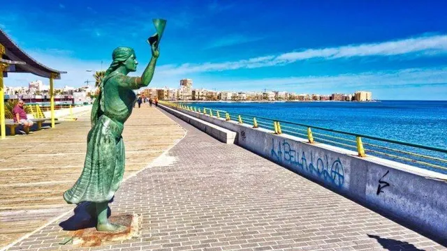 Apartamento de nueva construcción con 3 dormitorios a tan solo 150m de la playa a la venta en Torrevieja — 18