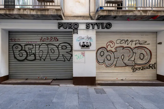 Local Comercial en el Corazón de Granada - Oportunidad Única — 6