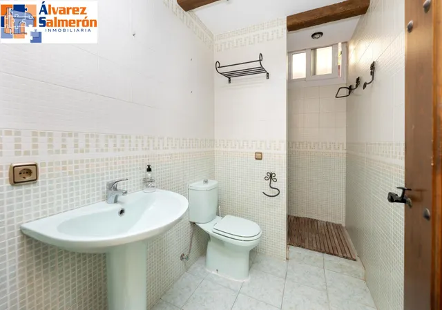 CHALET EN EL BARRIO DE MONACHIL — 40