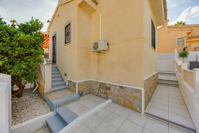 CHALET INDEPENDIENTE EN CIUDAD QUESADA CON JARDIN, GARAJE Y PISCINA COMUNITARIA — 8