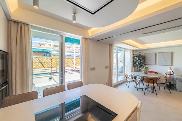 Impresionante Vivienda de Lujo con Diseño Moderno y Comodidades Exclusivas — 8