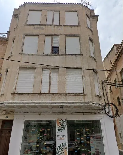 Casa en el centro de Roquetes , con tres pisos y bajos - foto 2