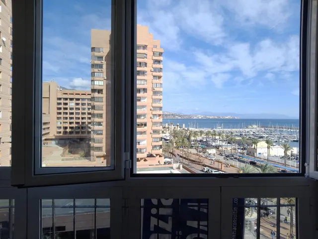 Piso con Vistas al Mar en el Paseo Marítimo de Fuengirola — 4