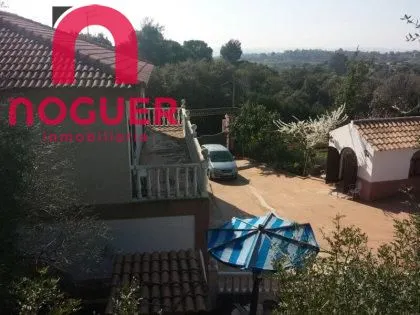 CHALET EN LA COLINA — 8