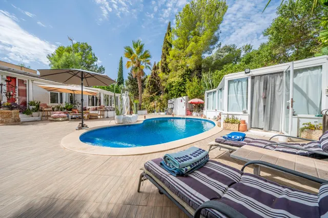 Casa con piscina y gran privacidad en parcela de 1.000 m2 — 2
