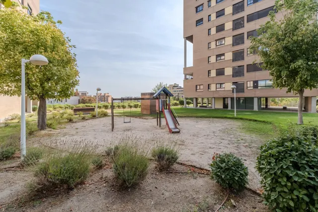 Precioso chalet adosado de cinco dormitorios y tres baños en el PAU de Carabanchel — 42