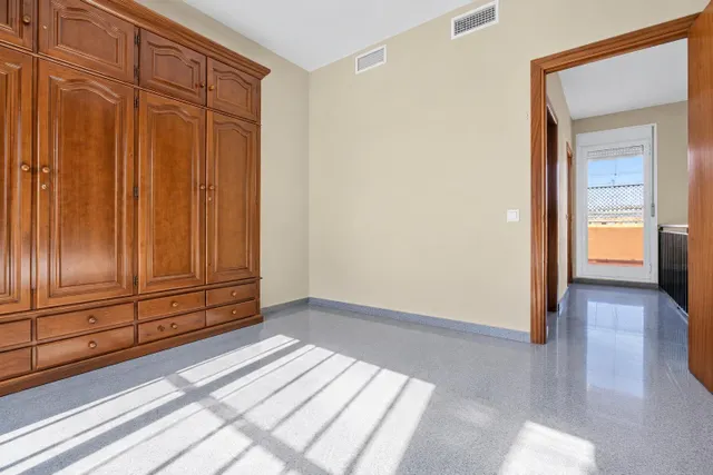 Casa adosada en venta en los bermejales — 48