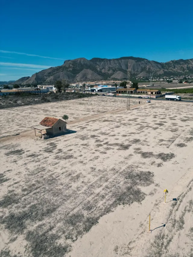 TERRENO CON MÁS DE 27.000M2 EN ORIHUELA- PÓLIGONO REDOVÁN.