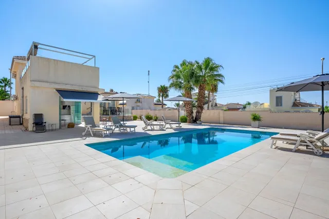 Villa 3 habitaciones 250m² en venta - Centro de la Ciudad Quesada — 4