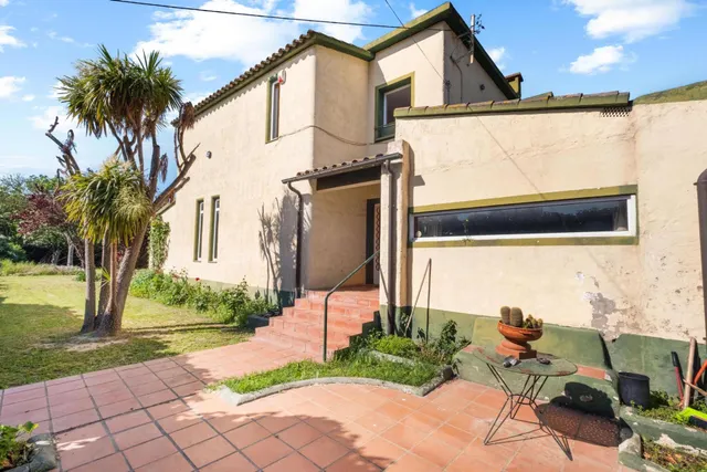 Villa con enorme jardín y piscina en pleno centro, a 5 minutos de la playa — 47