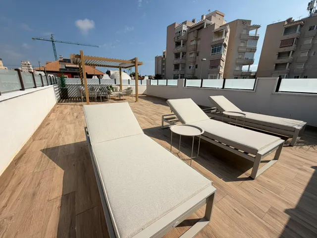 Espectacular vivienda reformada con parcela de 200 m2, terraza y solárium cerca de Playa del Cura en Torrevieja — 22