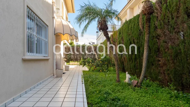 Chalet de lujo en Park Nord: 300 m2 de elegancia, jardín y t - foto 3