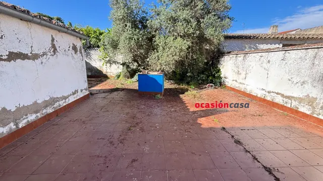 CASA CON BUEN PATIO EN LOS BLAZQUEZ — 2