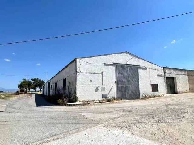 SE VENDE nave industrial OKUPA en C Cementerio El de Mengí - foto 2