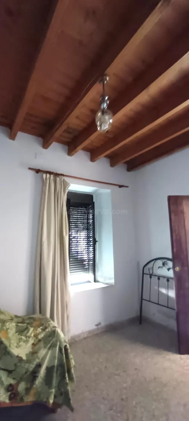 Casa en Castilblanco | Amplia vivienda con patio, solar y gr - foto 4