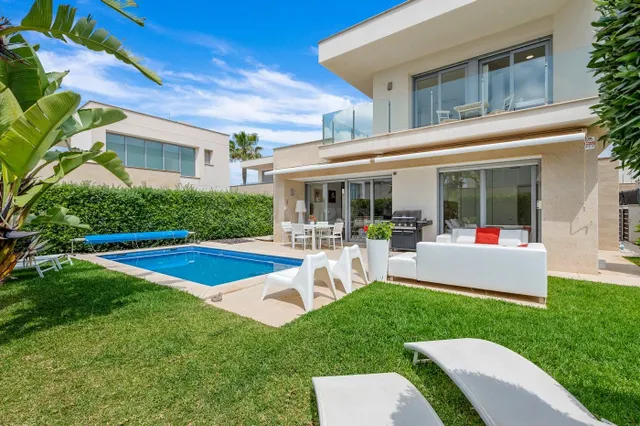 VILLA DE 3 DORMITORIOS 2 BAÑOS EN CAMPO DE GOLG ( ORIHUELA C