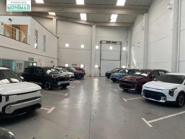 NAVE EN PERFECTO ESTADO EN LA MEJOR ZONA DE VILANOVA I LA GE - foto 4