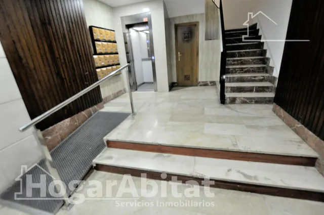 AMPLIO Y ALTO CON GARAJE CERCA DEL JARDÍN DEL TURIA — 28
