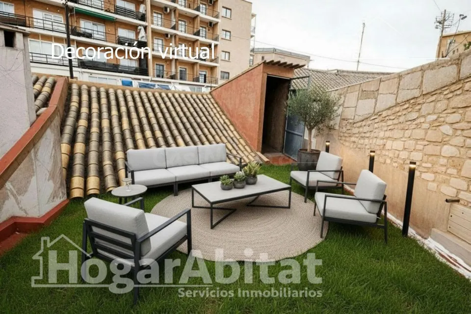 AMPLIA CASA CON TERRAZA PARA REFORMAR