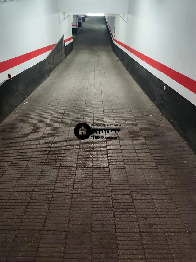 Inmobiliaria tejares vende estupendo piso en zona ensanche — 24