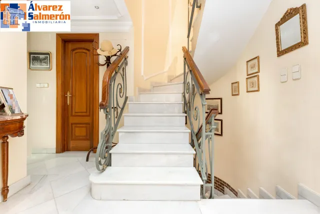 CHALET ADOSADO EN ZONA LA CALETA — 26