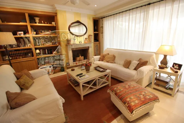 EXCLUSIVO CHALET ESQUINERO EN LA PATACONA - foto 2