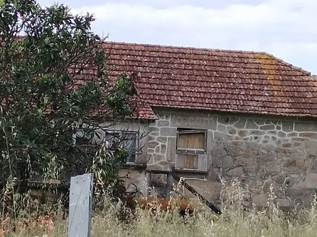 Casa con terreno edificable en Tomiño - foto 2