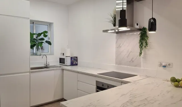 Una vivienda reformada con excelentes espacios exteriores, solárium privado y vistas al mar — 19
